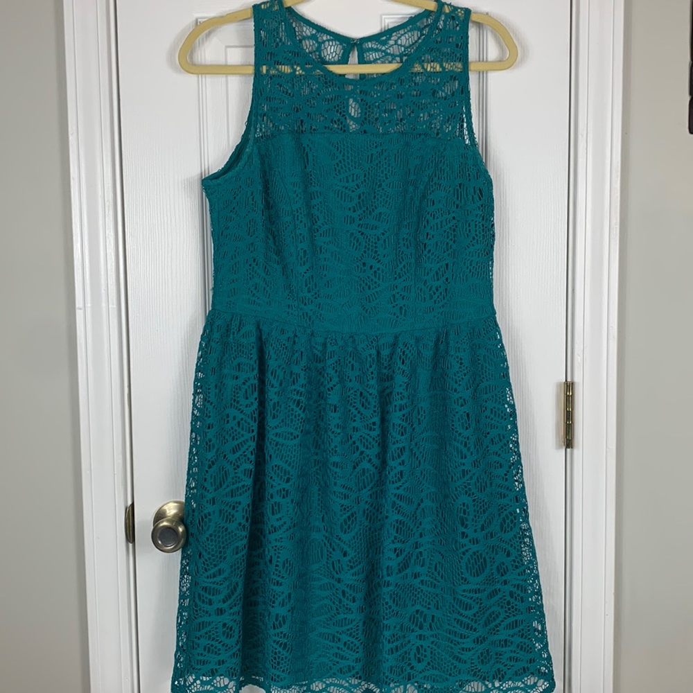 Studio One dark teal sleeveless dress size 10. Solid lining with lace overlay